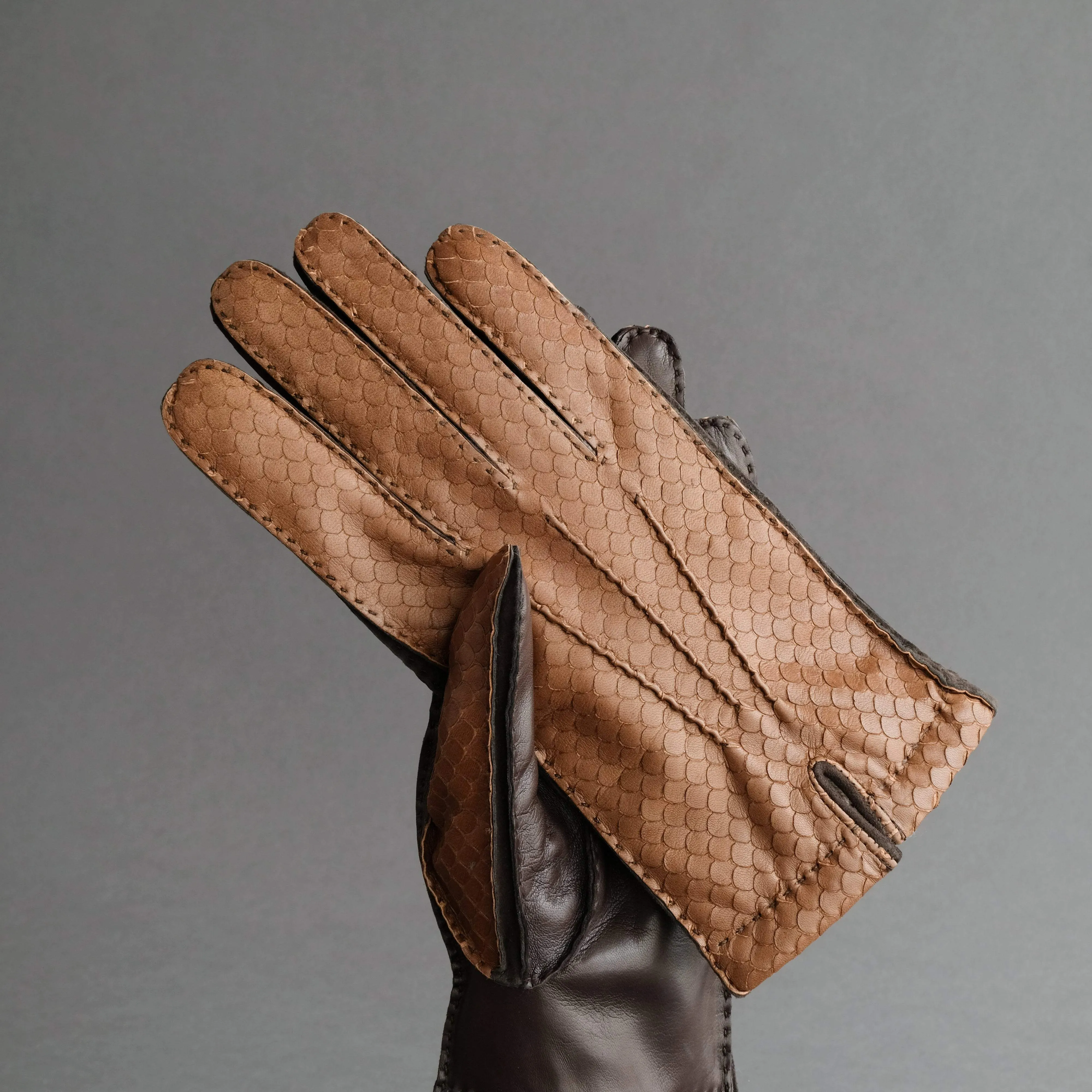 Gentlemen's Gloves from Dark Brown/Cognac Hair Sheep Nappa Lined with Cashmere