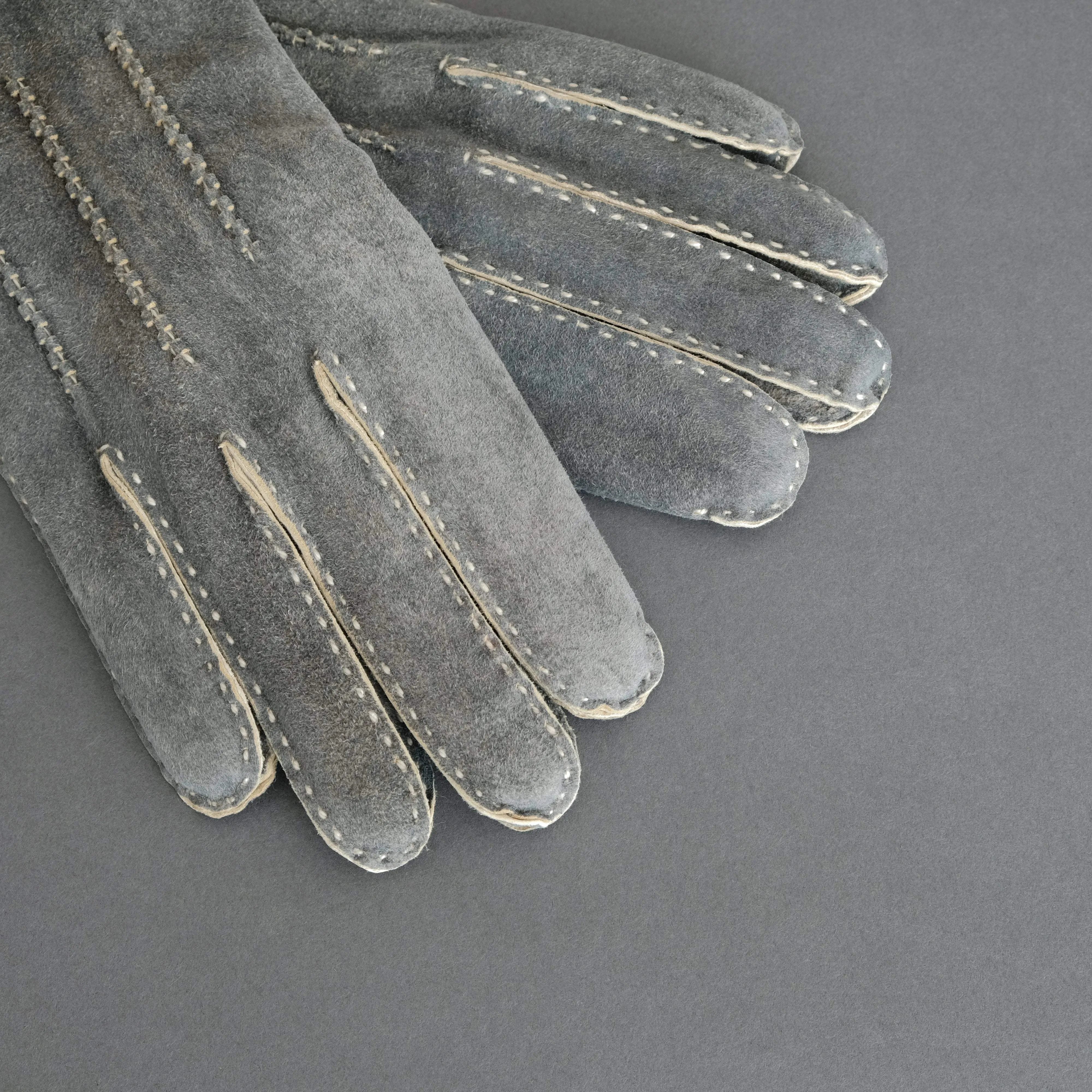 Gentlemen's Gloves from Grey-Blue Goatskin Lined with Cashmere