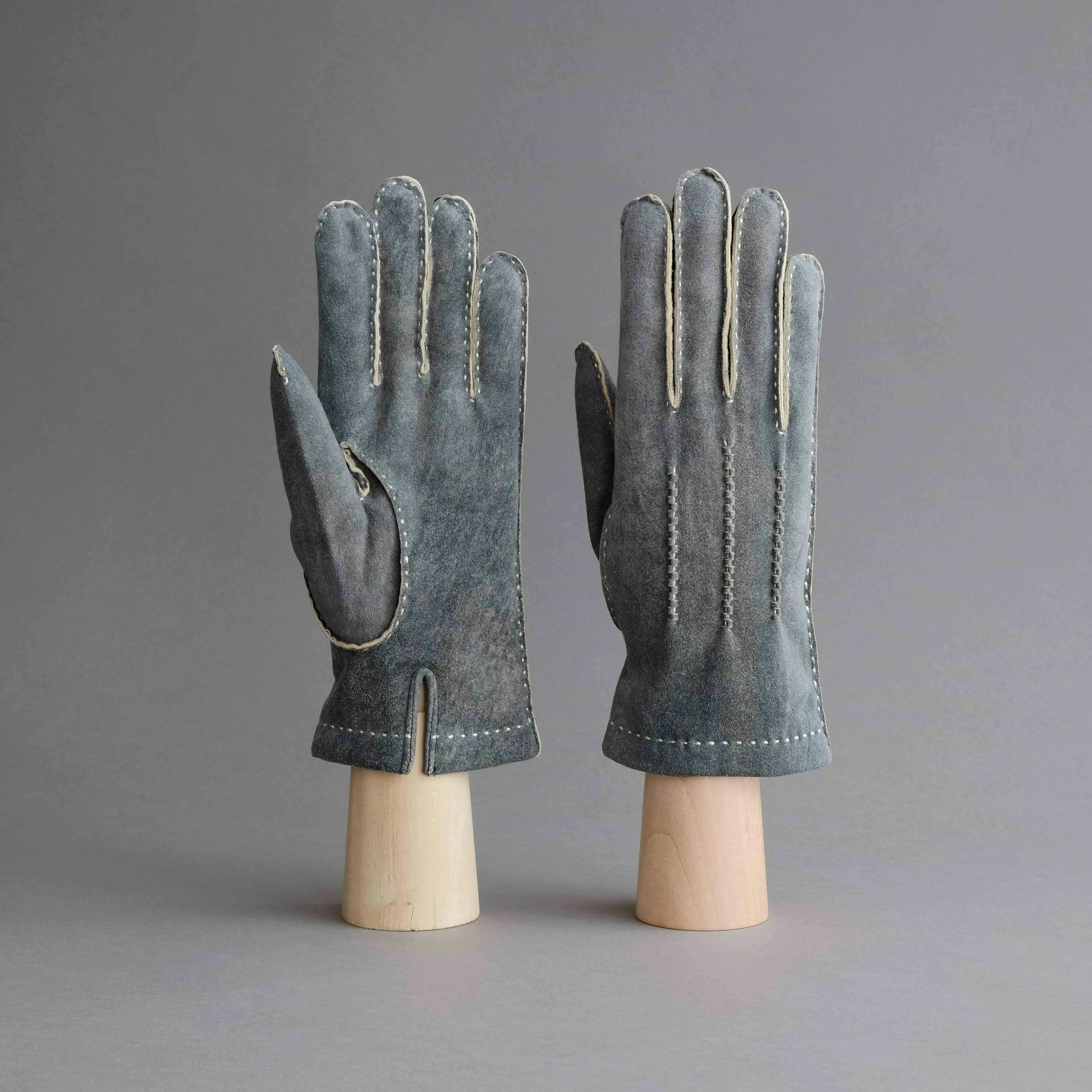 Gentlemen's Gloves from Grey-Blue Goatskin Lined with Cashmere